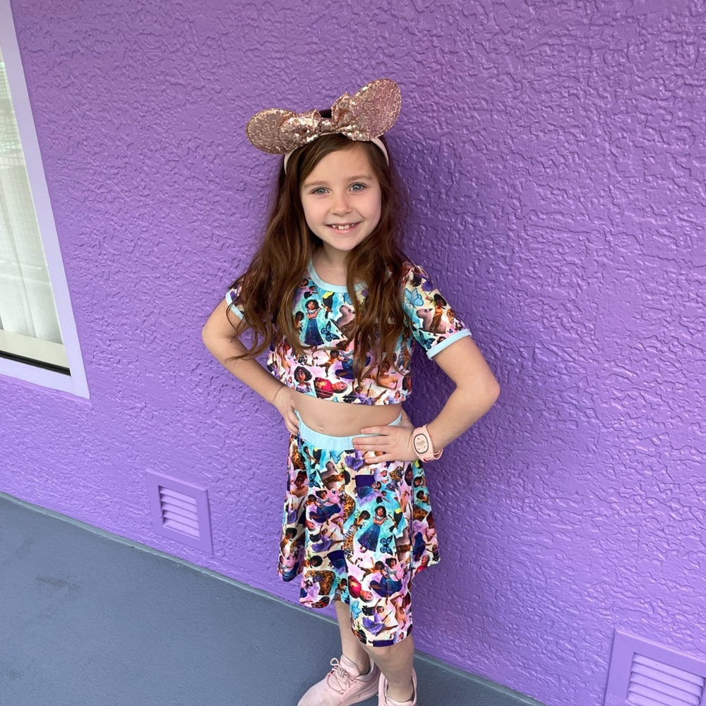 Encanto 2-piece set - Size 6/7 Girl's Disney Outfit set